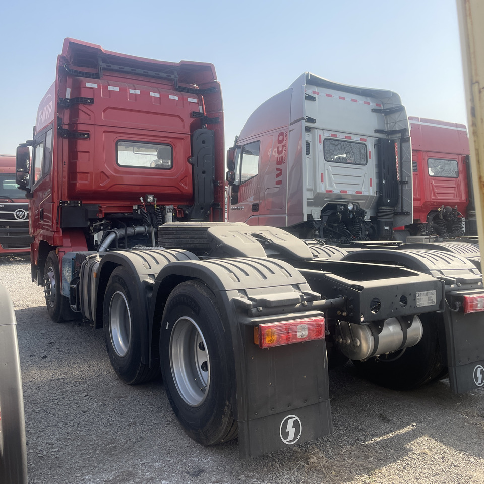 Shacman New or Used Truck Head Tractor Head Tipper Head - Tractor: foto 3 Shacman New or Used Truck Head Tractor Head Tipper Head - Tractor: foto 3