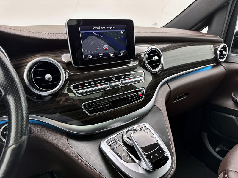 Mercedes-Benz V-Klasse 220d Lang Avantgarde Edition 8 Persoons Elektr schuifdeuren Nappa Leder Pano 8 zitplaatsen Geel kenteken - Automóvel: foto 5 Mercedes-Benz V-Klasse 220d Lang Avantgarde Edition 8 Persoons Elektr schuifdeuren Nappa Leder Pano 8 zitplaatsen Geel kenteken - Automóvel: foto 5