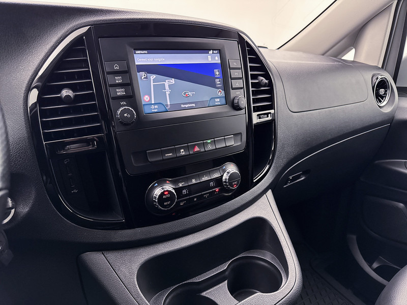 Furgão compacto, Carrinha cabine dupla Mercedes-Benz Vito 119 CDI Lang DC Distronic 19"inch lichtmetaal 2x schuifdeur Led Stoelverwarming Navigatie Dubbele cabine Automatische airco: foto 6
