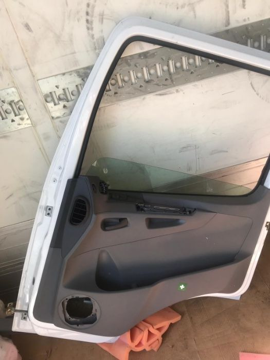 Geam+fata usa Mercedes-Benz ACTROS ATEGO AXOR - Porta e peças para Camião: foto 2 Geam+fata usa Mercedes-Benz ACTROS ATEGO AXOR - Porta e peças para Camião: foto 2