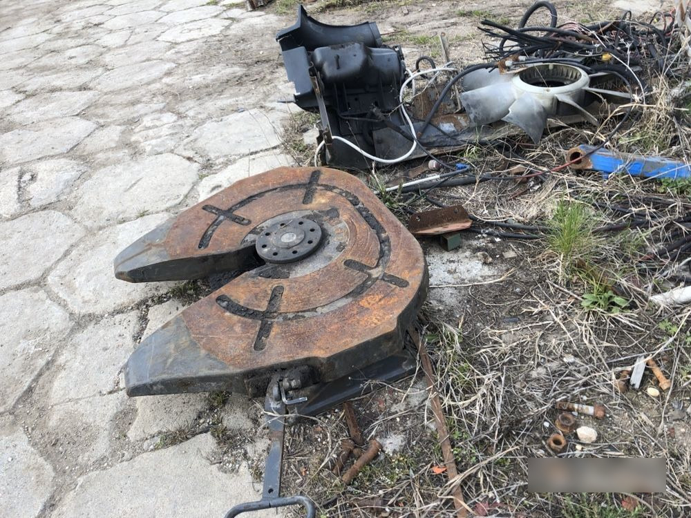 Volvo Man Mercedes Renault DAF truck - Quinta-roda para Camião: foto 2 Volvo Man Mercedes Renault DAF truck - Quinta-roda para Camião: foto 2