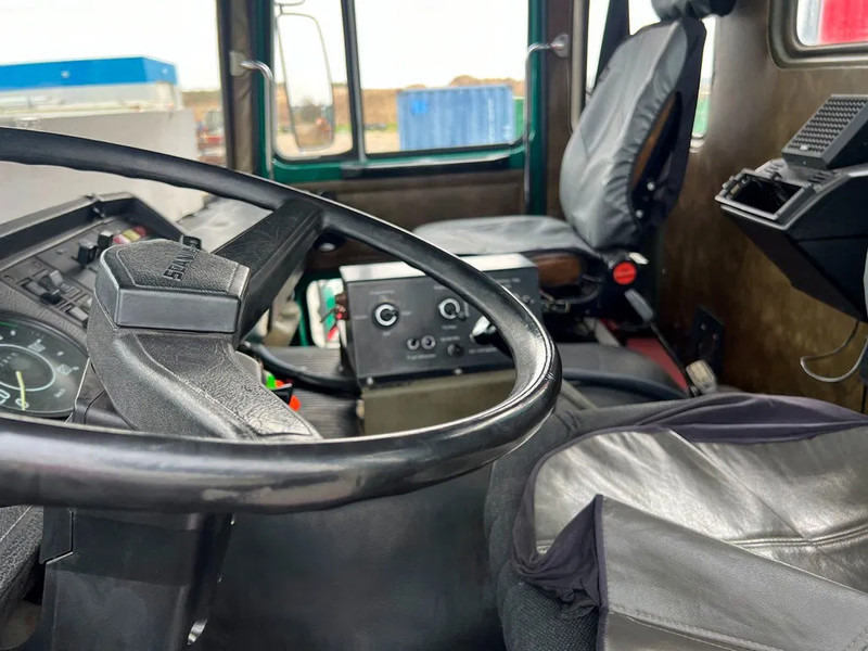 Fotografia de interior 1: Camião Scania LB141 V8 Scania Vabis Total Renovation omly 50 000 km .