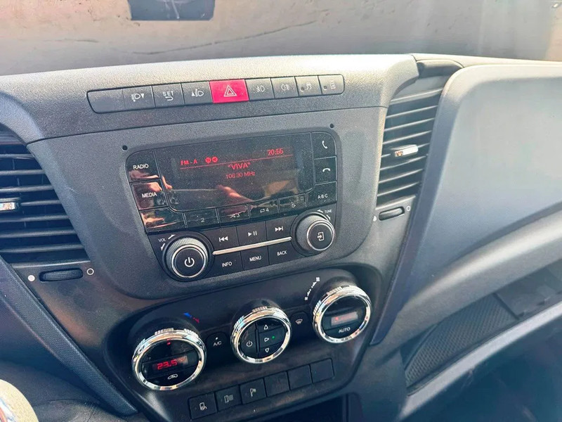 Carrinha de lona Iveco 35S18 3,0 TDI Aut. Gear. Euro 6. webasto night heater: foto 17