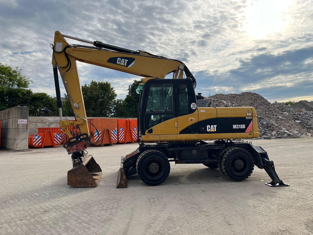 Escavadeira de rodas Caterpillar M318D: foto 6