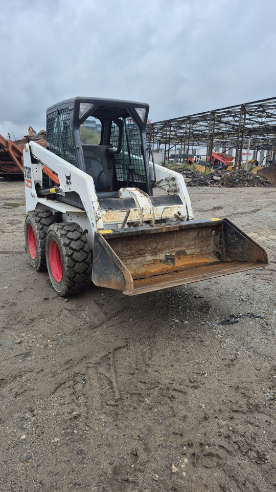 BOBCAT S130 - Mini pá carregadora: foto 4 BOBCAT S130 - Mini pá carregadora: foto 4