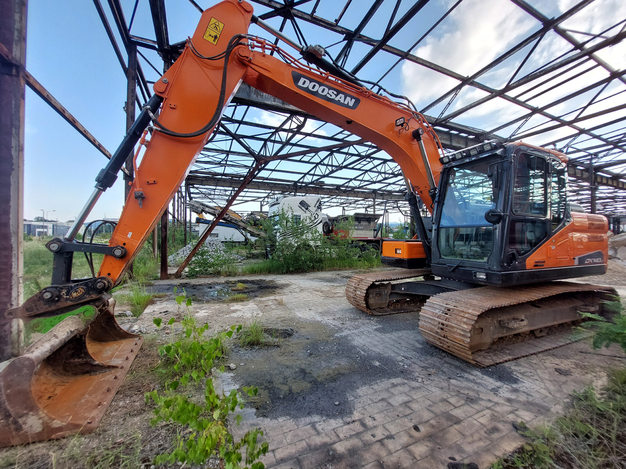 DOOSAN DX140LC-5 - Escavadora de rastos: foto 4 DOOSAN DX140LC-5 - Escavadora de rastos: foto 4