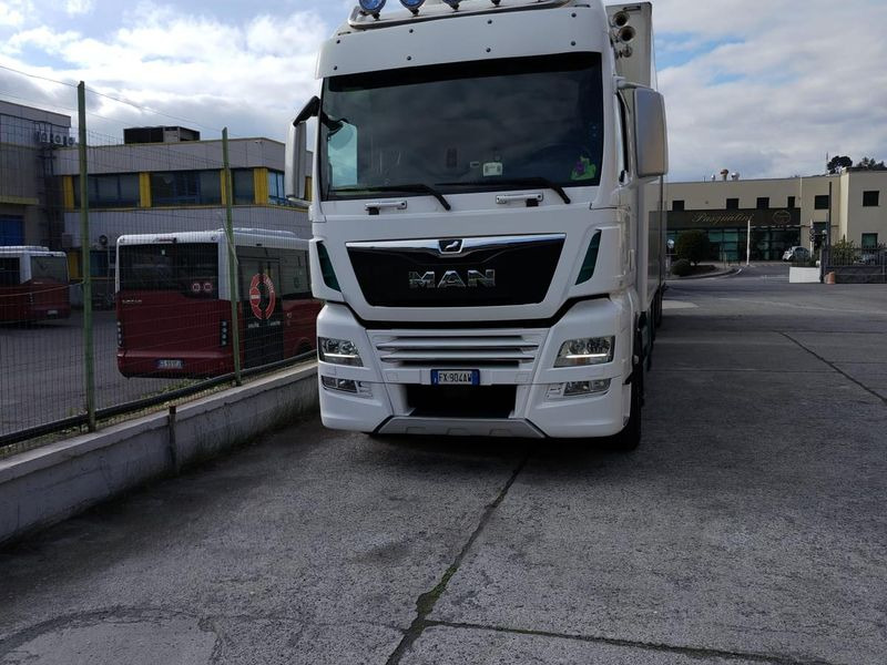 AUTOTRENO FRIGO MAN TGX TGX 26.580 6x2-4 LL - Camião isotérmico: foto 2 AUTOTRENO FRIGO MAN TGX TGX 26.580 6x2-4 LL - Camião isotérmico: foto 2