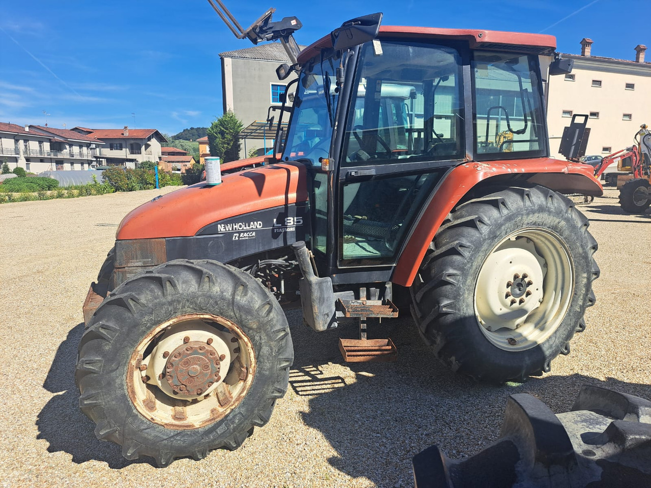 NEW HOLLAND New Holland L85 - Trator: foto 2 NEW HOLLAND New Holland L85 - Trator: foto 2