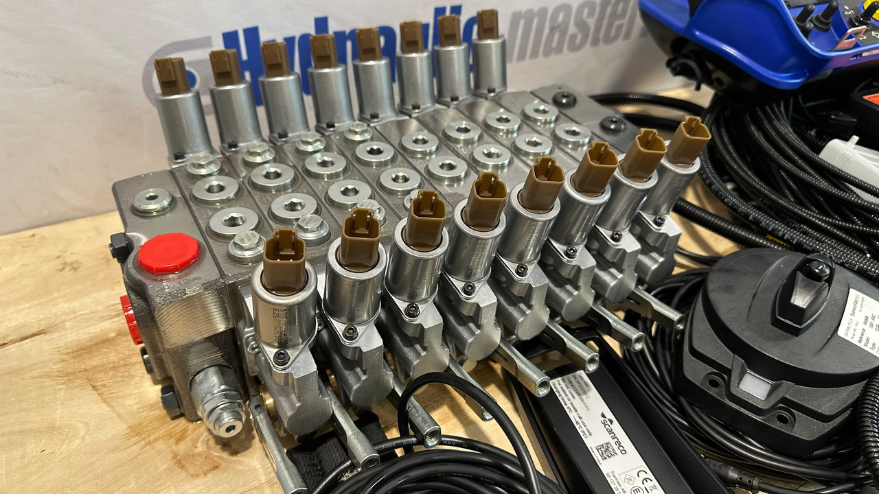 Set Scanreco RC400 with Walvoil DPX100 Fassi, Effer, Atlas, Manitou - Reboque florestal: foto 2 Set Scanreco RC400 with Walvoil DPX100 Fassi, Effer, Atlas, Manitou - Reboque florestal: foto 2