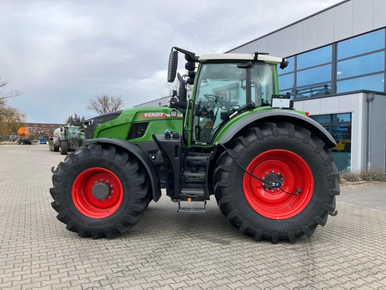 Fendt VARIO 724 GEN7 // RTK // RDA - Trator: foto 2 Fendt VARIO 724 GEN7 // RTK // RDA - Trator: foto 2