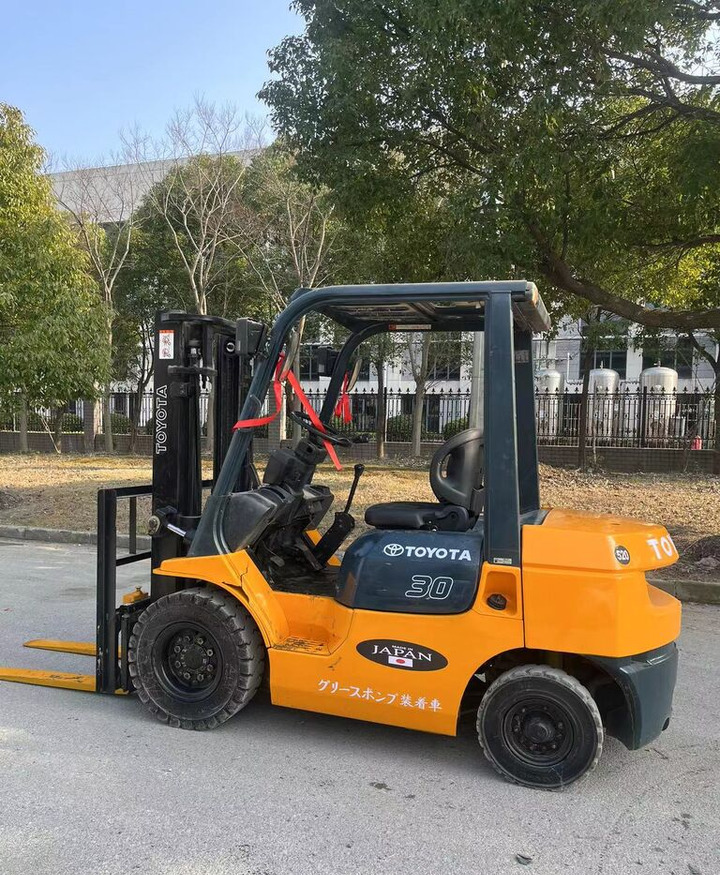 Toyota Made in Japan 7FD30 3ton 5ton 7FD50 for sale - Empilhador a diesel: foto 2 Toyota Made in Japan 7FD30 3ton 5ton 7FD50 for sale - Empilhador a diesel: foto 2