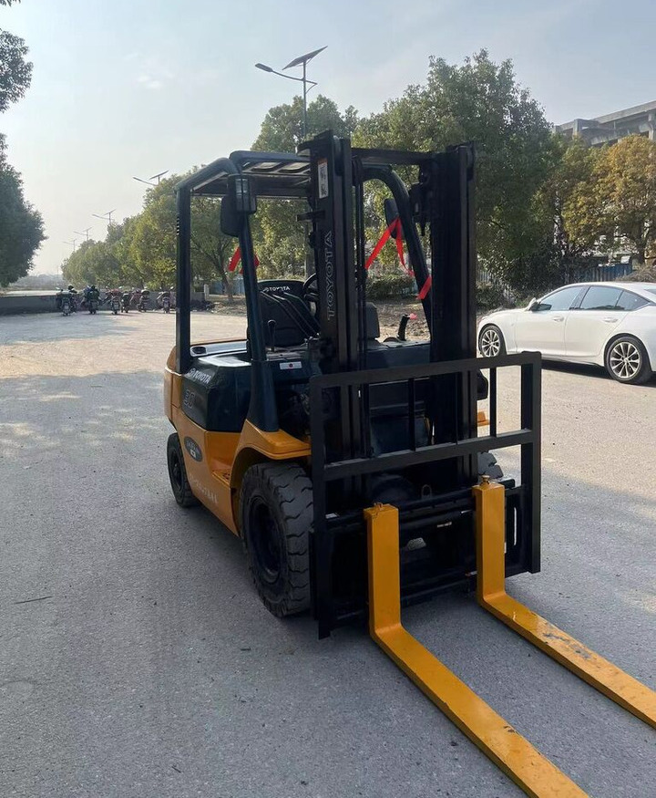 Toyota Made in Japan 7FD30 3ton 5ton 7FD50 for sale - Empilhador a diesel: foto 4 Toyota Made in Japan 7FD30 3ton 5ton 7FD50 for sale - Empilhador a diesel: foto 4