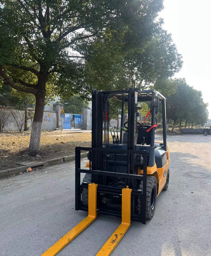 Toyota Made in Japan 7FD30 3ton 5ton 7FD50 for sale - Empilhador a diesel: foto 3 Toyota Made in Japan 7FD30 3ton 5ton 7FD50 for sale - Empilhador a diesel: foto 3