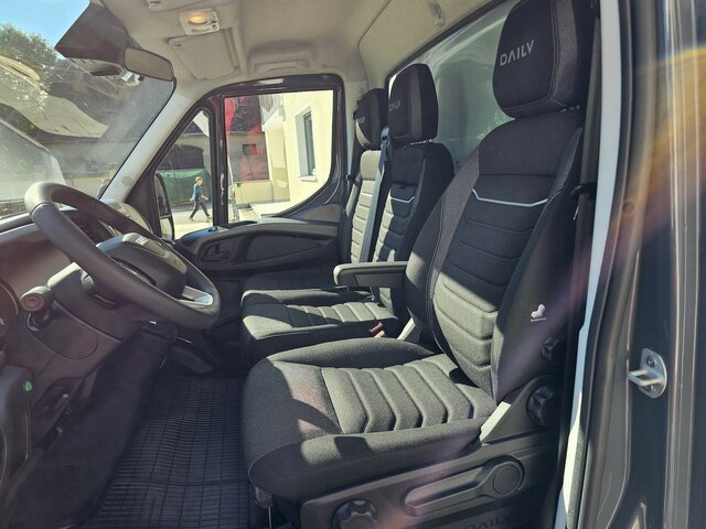 IVECO Daily 35S18 3.0 Koffer Voll-LED Navigation... - Carrinha de contentor: foto 2 IVECO Daily 35S18 3.0 Koffer Voll-LED Navigation... - Carrinha de contentor: foto 2