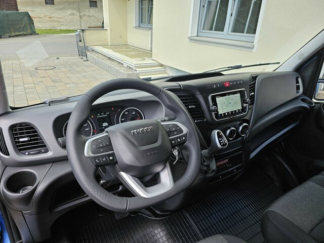 IVECO Daily 35S18HA8 3.0 Hi-Matic AHK Tachograph LED - Carrinha de contentor: foto 4 IVECO Daily 35S18HA8 3.0 Hi-Matic AHK Tachograph LED - Carrinha de contentor: foto 4