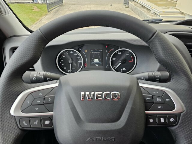 IVECO Daily 35S18HA8 3.0 Koffer Hi-Matic AHK Tacho... - Carrinha de contentor: foto 5 IVECO Daily 35S18HA8 3.0 Koffer Hi-Matic AHK Tacho... - Carrinha de contentor: foto 5