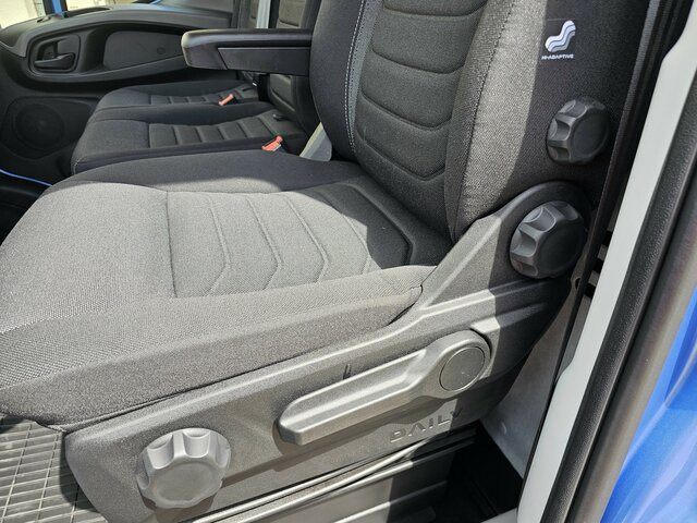 IVECO Daily 35S18HA8 3.0 Koffer Hi-Matic AHK Tacho... - Carrinha de contentor: foto 3 IVECO Daily 35S18HA8 3.0 Koffer Hi-Matic AHK Tacho... - Carrinha de contentor: foto 3