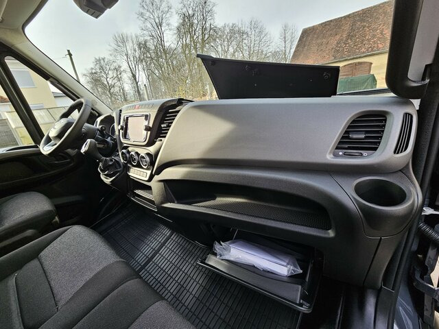 Fotografia de interior 2: Furgão, Carrinha cabine dupla novo IVECO Daily 35S18HA8V DOKA Snoeks Mixto Hi-Matic 16m³