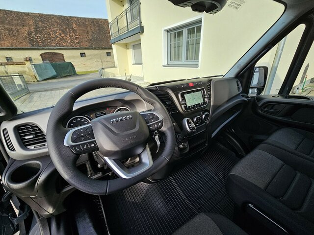 Fotografia de interior 1: Furgão, Carrinha cabine dupla novo IVECO Daily 35S18HA8V DOKA Snoeks Mixto Hi-Matic 16m³