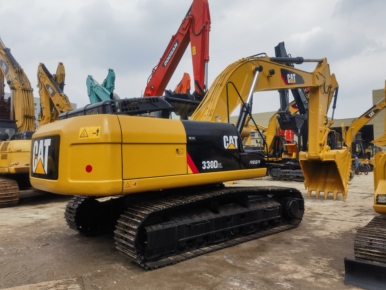 CAT 330D2L Excavator - Escavadora de rastos: foto 2 CAT 330D2L Excavator - Escavadora de rastos: foto 2