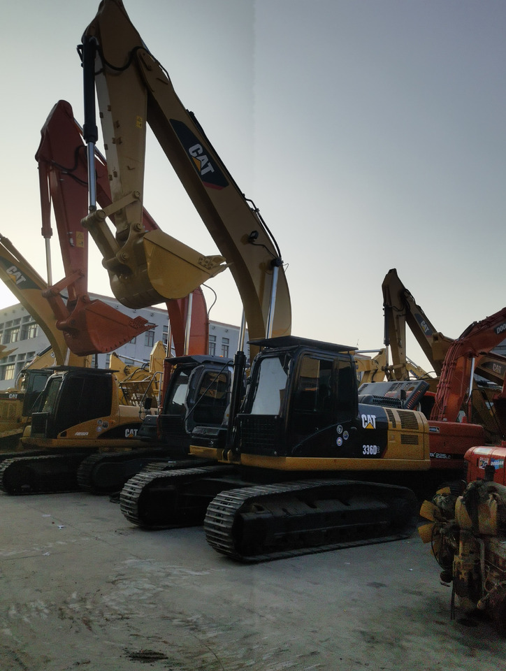 CAT 336D2 Excavator - Escavadeira: foto 1 CAT 336D2 Excavator - Escavadeira: foto 1