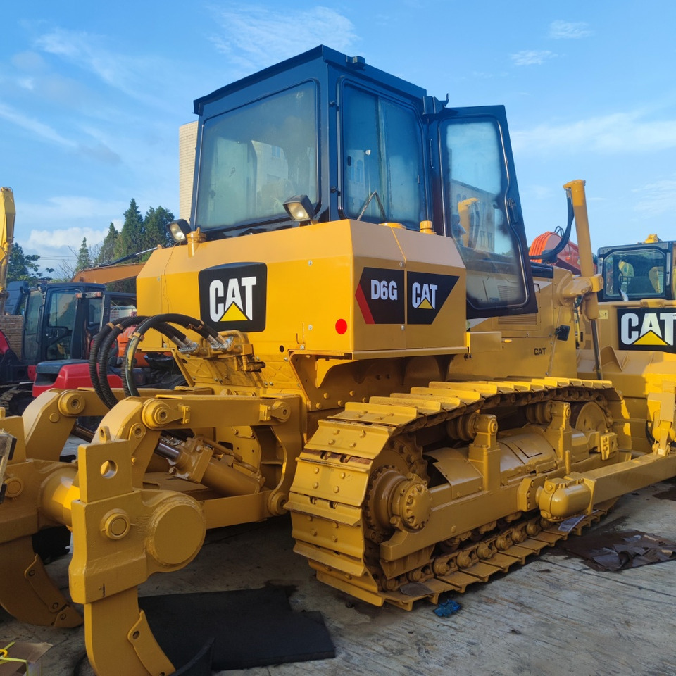CAT D6G Bulldozer - Buldôzer: foto 1 CAT D6G Bulldozer - Buldôzer: foto 1