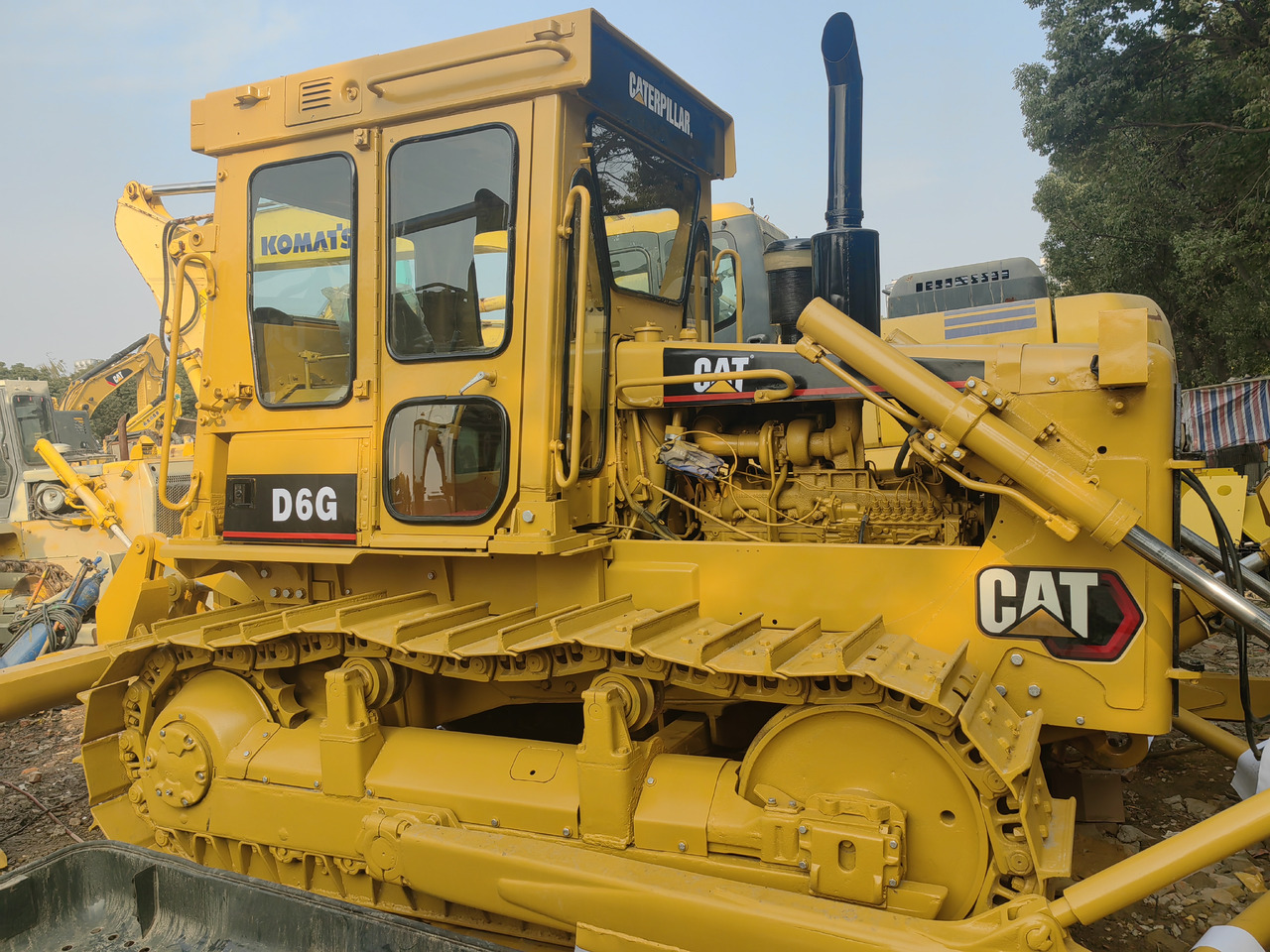 CAT D6G Bulldozer - Buldôzer: foto 1 CAT D6G Bulldozer - Buldôzer: foto 1