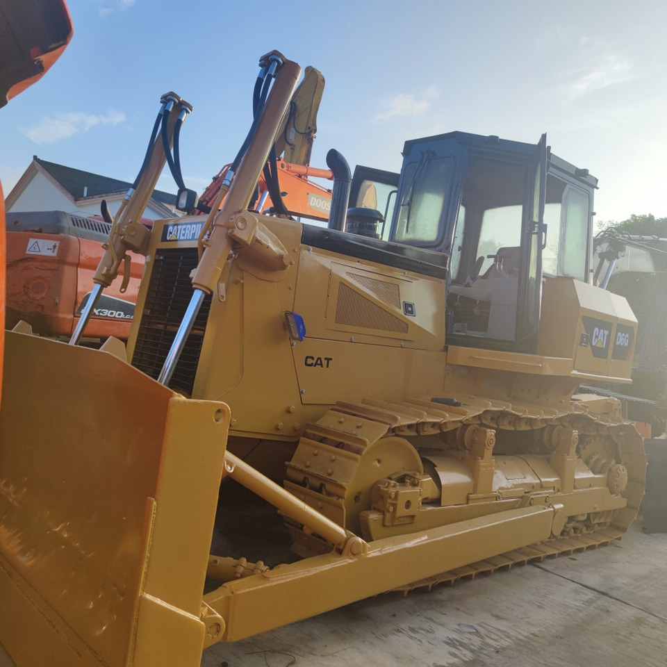 CAT D6G Bulldozer - Buldôzer: foto 2 CAT D6G Bulldozer - Buldôzer: foto 2