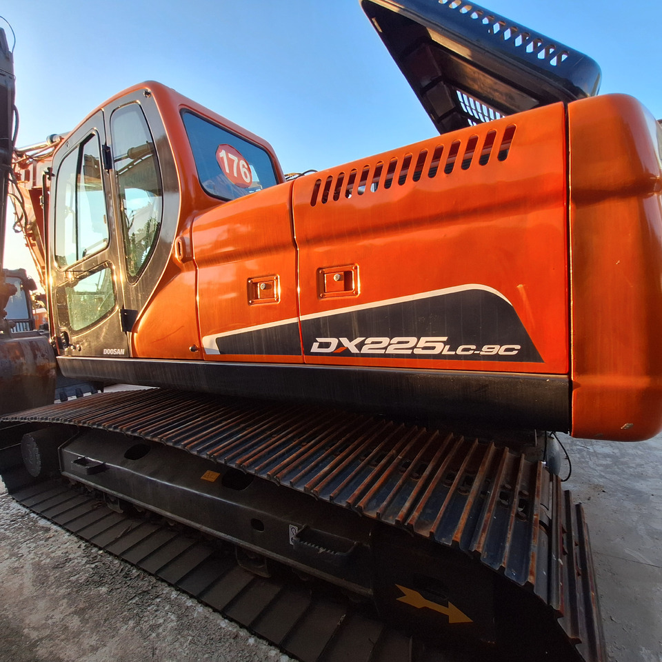 DOOSAN Doosan DX225LC-9C Crawler excavator - Escavadora de rastos: foto 1 DOOSAN Doosan DX225LC-9C Crawler excavator - Escavadora de rastos: foto 1