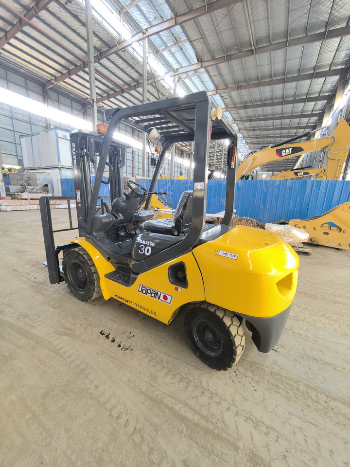 Komatsu FD30 Forklift - Empilhador a diesel: foto 4 Komatsu FD30 Forklift - Empilhador a diesel: foto 4