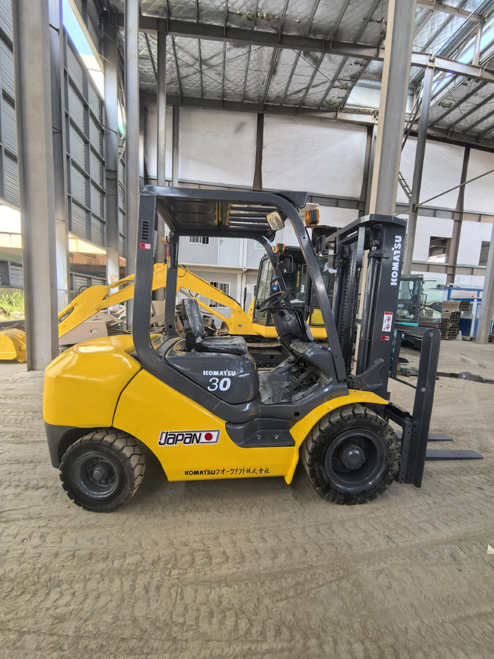 Komatsu FD30 Forklift - Empilhador a diesel: foto 3 Komatsu FD30 Forklift - Empilhador a diesel: foto 3