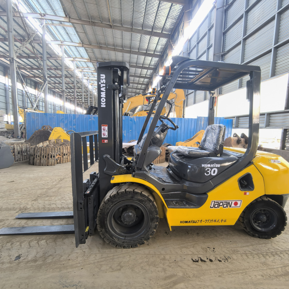 Komatsu FD30 Forklift - Empilhador a diesel: foto 5 Komatsu FD30 Forklift - Empilhador a diesel: foto 5