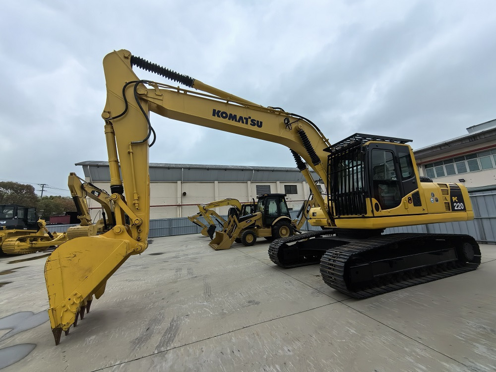 Komatsu PC 220-8 Excavator - Escavadora de rastos: foto 1 Komatsu PC 220-8 Excavator - Escavadora de rastos: foto 1