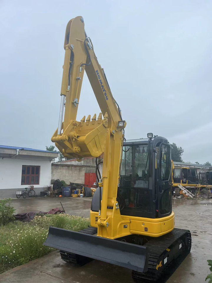 Komatsu PC55MR - Mini escavadeira: foto 1 Komatsu PC55MR - Mini escavadeira: foto 1