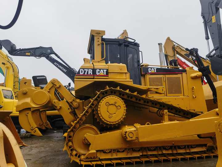Original Japan Bulldozer Caterpillar D7R Cat D7R/Used CAT Bulldozer D6 D7 D7R D7G for sale - Buldôzer: foto 2 Original Japan Bulldozer Caterpillar D7R Cat D7R/Used CAT Bulldozer D6 D7 D7R D7G for sale - Buldôzer: foto 2
