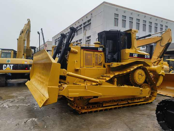 Second Hand Caterpillar CAT D7G D7R Bulldozer Used CAT D7R in stock in shanghai yard - Buldôzer: foto 4 Second Hand Caterpillar CAT D7G D7R Bulldozer Used CAT D7R in stock in shanghai yard - Buldôzer: foto 4