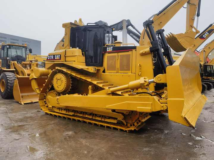 Second Hand Caterpillar CAT D7G D7R Bulldozer Used CAT D7R in stock in shanghai yard - Buldôzer: foto 2 Second Hand Caterpillar CAT D7G D7R Bulldozer Used CAT D7R in stock in shanghai yard - Buldôzer: foto 2