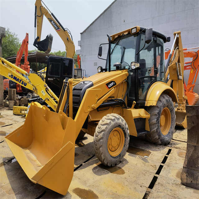 Second hand with good condition cat 420f backhoe loader 4x4 caterpillar 420f backhoe loaders in stock in shanghai yard - Retroescavadeira: foto 3 Second hand with good condition cat 420f backhoe loader 4x4 caterpillar 420f backhoe loaders in stock in shanghai yard - Retroescavadeira: foto 3
