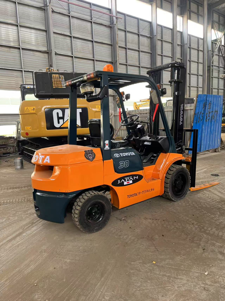 Toyota FD30 Forklift - Empilhador a diesel: foto 4 Toyota FD30 Forklift - Empilhador a diesel: foto 4