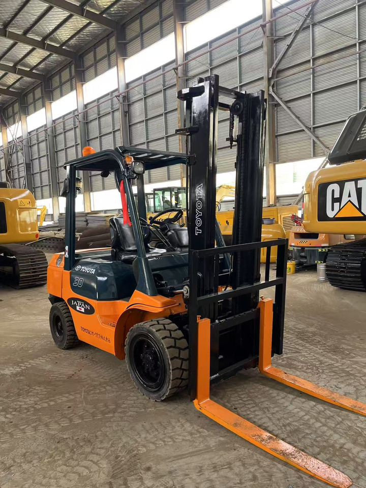 Toyota FD30 Forklift - Empilhador a diesel: foto 4 Toyota FD30 Forklift - Empilhador a diesel: foto 4