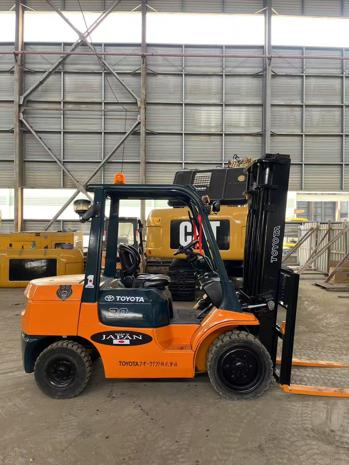 Toyota FD30 Forklift - Empilhador a diesel: foto 1 Toyota FD30 Forklift - Empilhador a diesel: foto 1