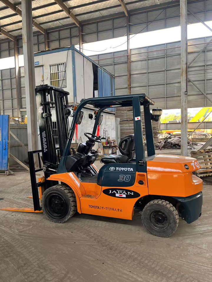 Toyota FD30 Forklift - Empilhador a diesel: foto 3 Toyota FD30 Forklift - Empilhador a diesel: foto 3