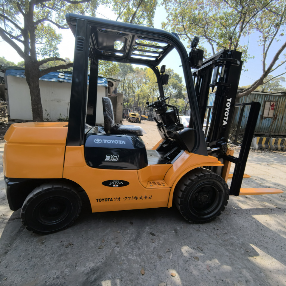 Toyota FD30 Forklift - Empilhador a diesel: foto 1 Toyota FD30 Forklift - Empilhador a diesel: foto 1
