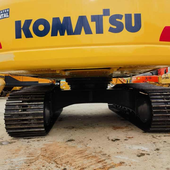 Used Original Japanese KOMATSU PC220-8 used excavator for sale in shanghai yard - Escavadora de rastos: foto 5 Used Original Japanese KOMATSU PC220-8 used excavator for sale in shanghai yard - Escavadora de rastos: foto 5