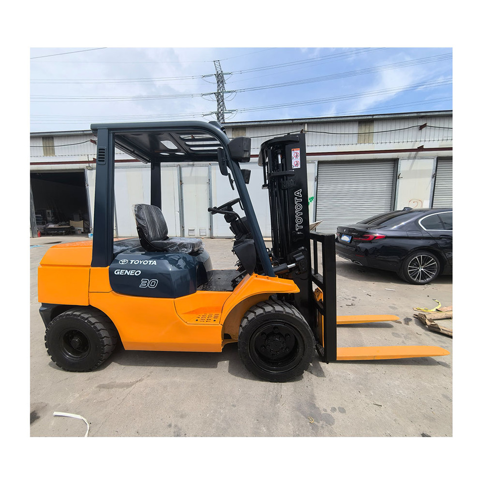 Used Toyota FD30 forklift - Empilhador a diesel: foto 1 Used Toyota FD30 forklift - Empilhador a diesel: foto 1