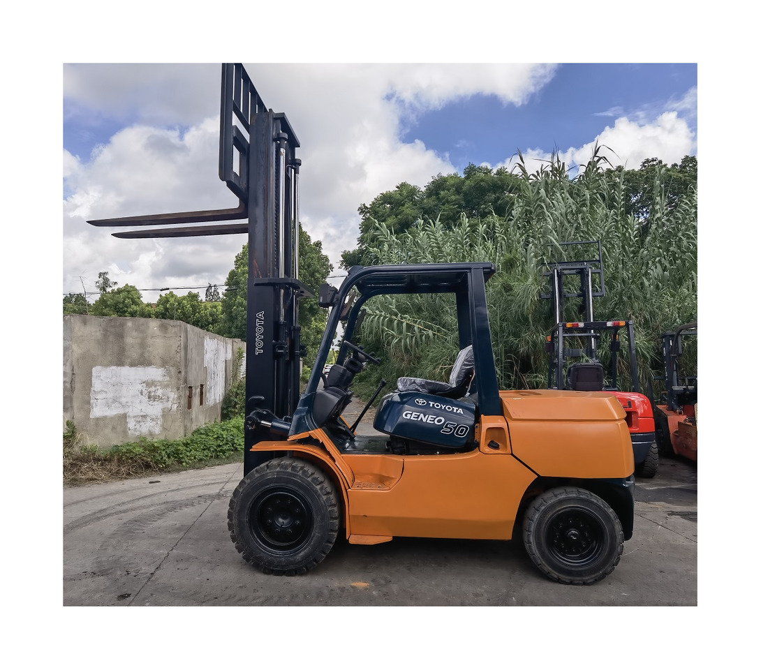 Used Toyota FD50 forklift - Empilhador a diesel: foto 1 Used Toyota FD50 forklift - Empilhador a diesel: foto 1