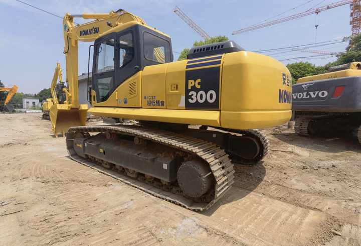 Komatsu PC300-7 excavator used komatsu pc350-7 pc300-7 pc240-7 PC220-7 PC230-7 PC210-7 PC200-7 in competitive price - Escavadora de rastos: foto 4 Komatsu PC300-7 excavator used komatsu pc350-7 pc300-7 pc240-7 PC220-7 PC230-7 PC210-7 PC200-7 in competitive price - Escavadora de rastos: foto 4