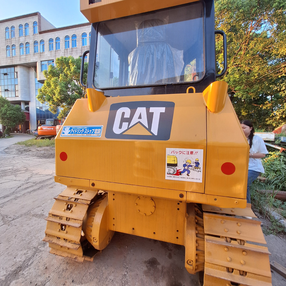 Used caterpillar cat D5k bulldozer - Buldôzer: foto 5 Used caterpillar cat D5k bulldozer - Buldôzer: foto 5
