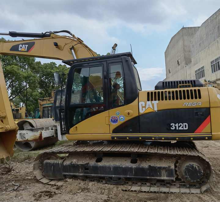 Used earth moving machinery used excavator cat312 12ton Cat 315D 312D 320d 330d for sale - Escavadora de rastos: foto 2 Used earth moving machinery used excavator cat312 12ton Cat 315D 312D 320d 330d for sale - Escavadora de rastos: foto 2