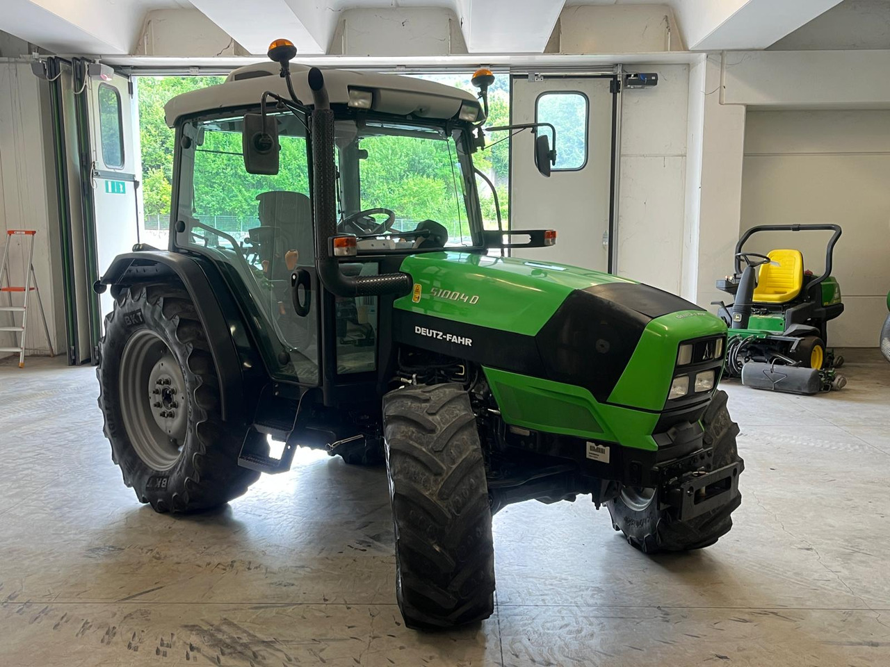 DEUTZ-FAHR 5100.4 D - Trator: foto 3 DEUTZ-FAHR 5100.4 D - Trator: foto 3